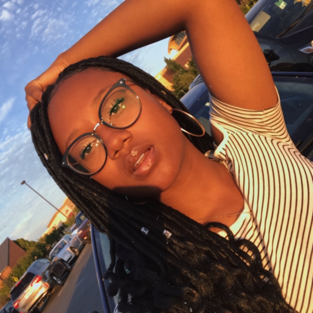 Meet your Posher, Alexis